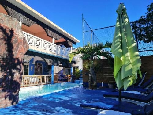 Rental Spacious Villa with Pool in Quatre Cocos